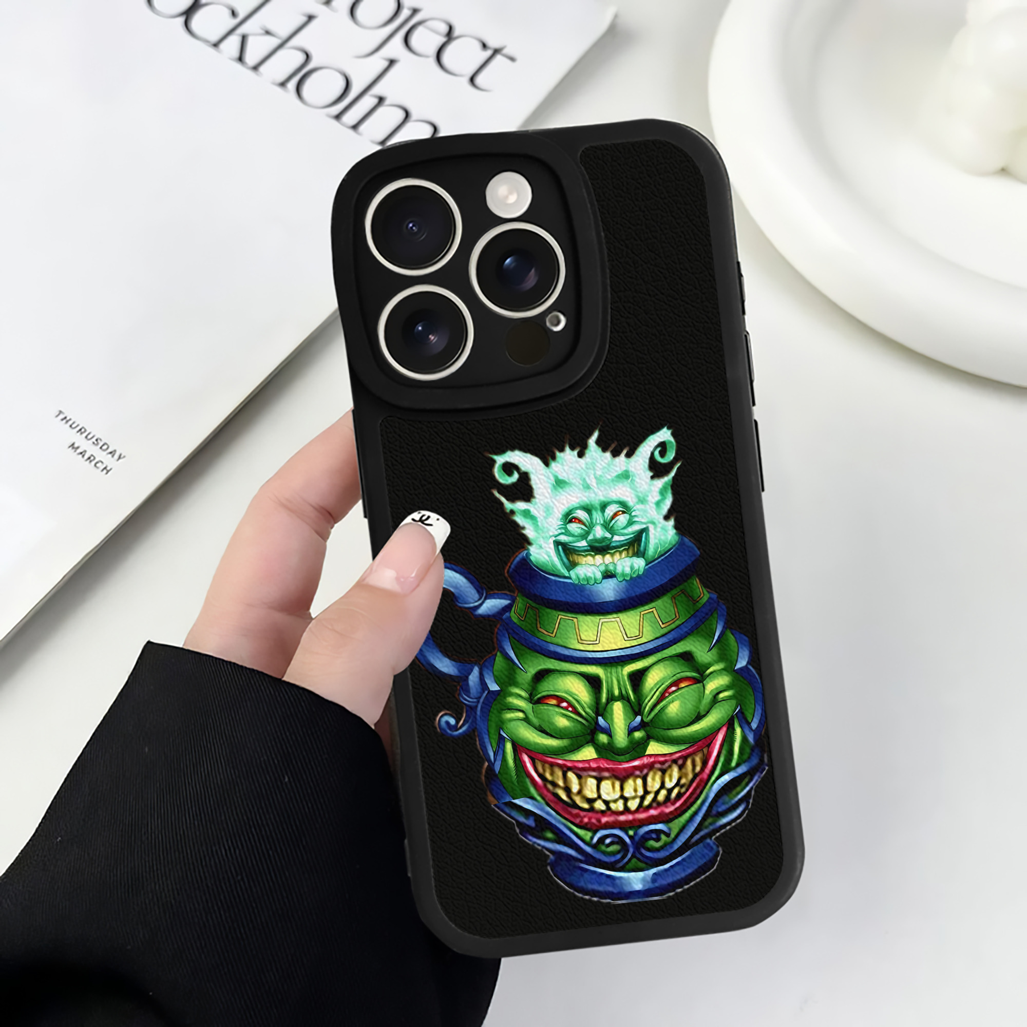 （画像用） 遊☆戯☆王 Yu-Gi-Oh! 【iPhone 16シリーズ対応】シリコンスマホケース（レザー調） 材質：シリコン